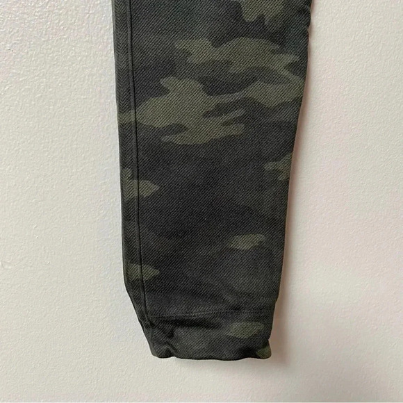 Spanx Look At Me Now Seamless Green Camo Leggings XS Tummy Control Activewear - Picture 4 of 10